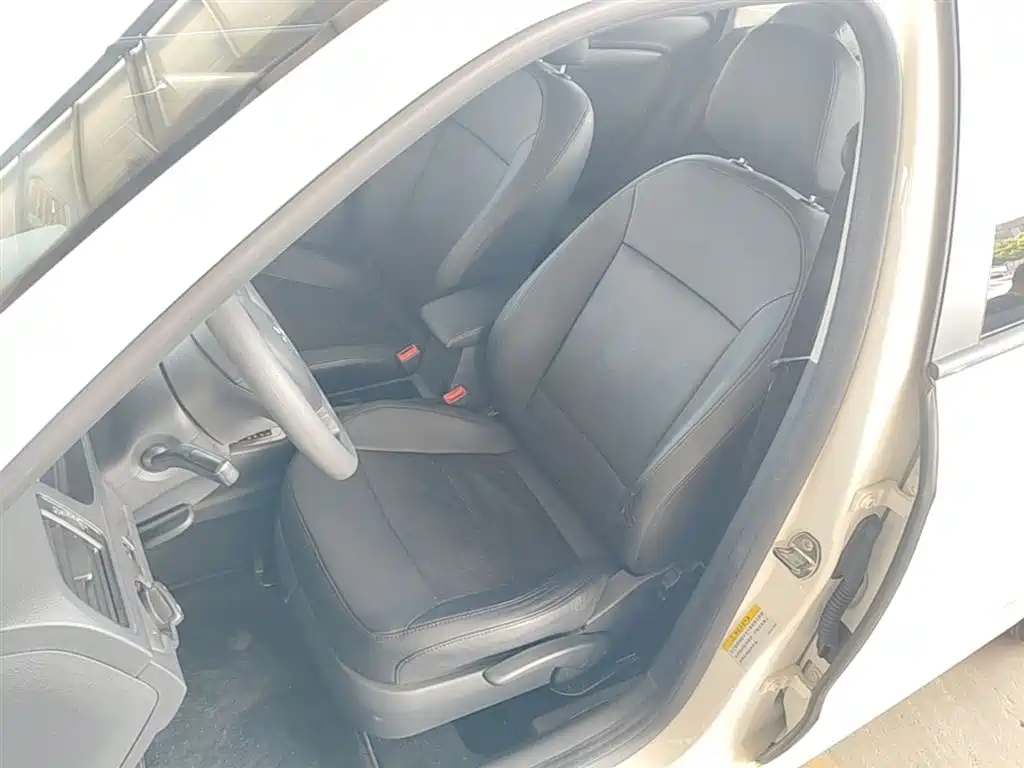 Volkswagen Lavida Tour 2013 1.6L Automatic Trend Style фото 15