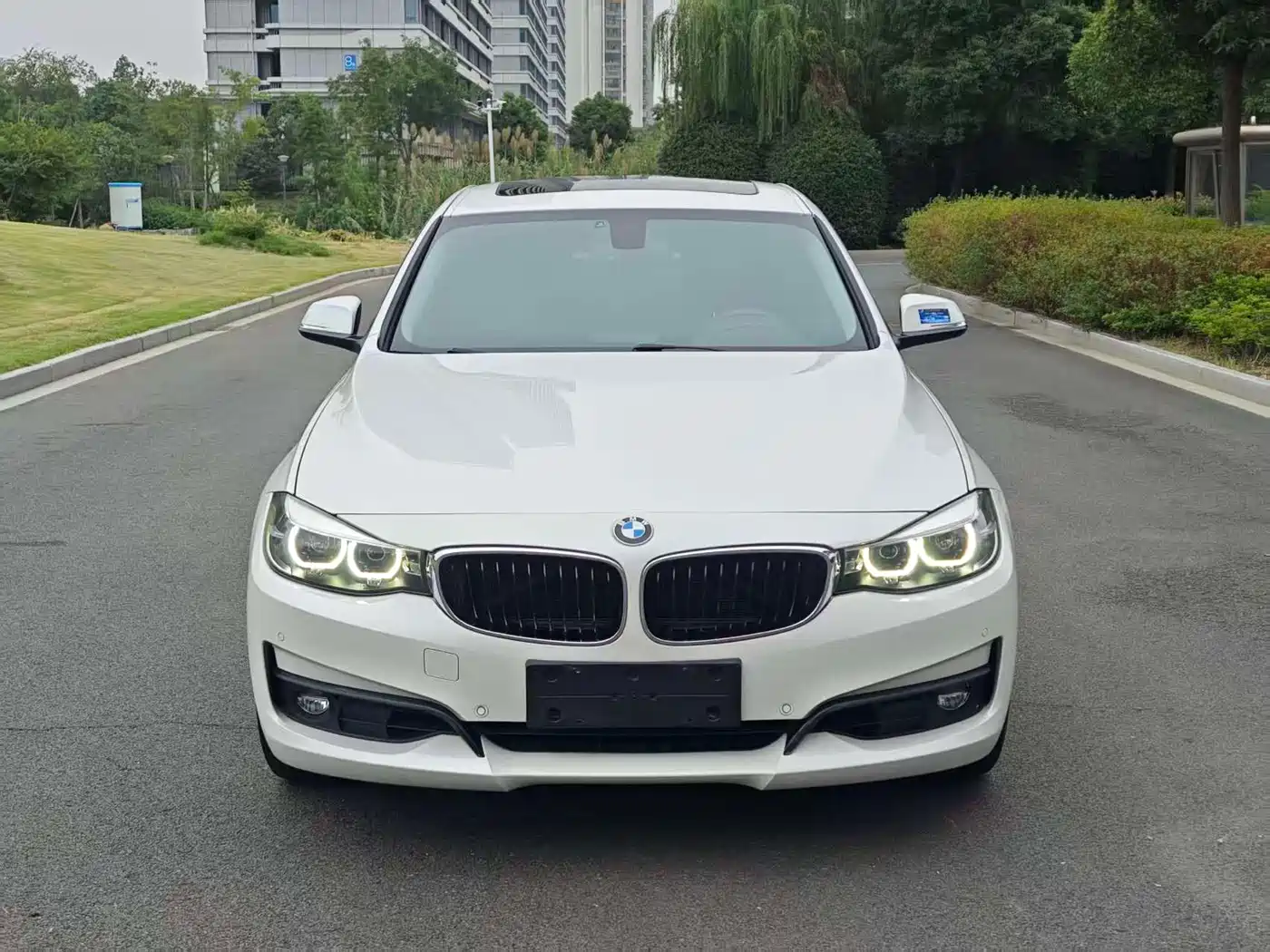 BMW 3 Series GT 2018 320i Fashion фото 2