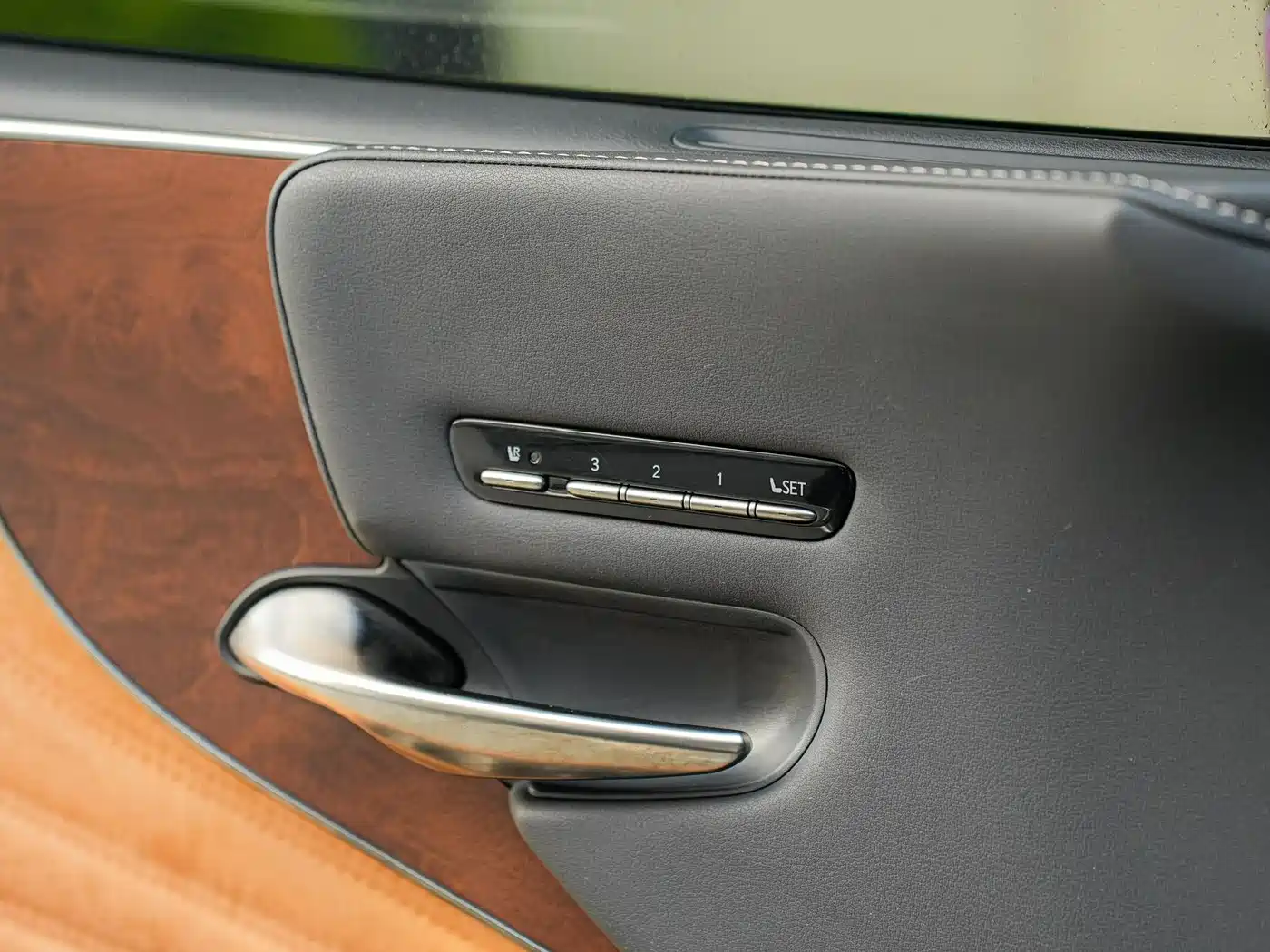 Lexus LS 2021 500h Excellence Edition фото 25