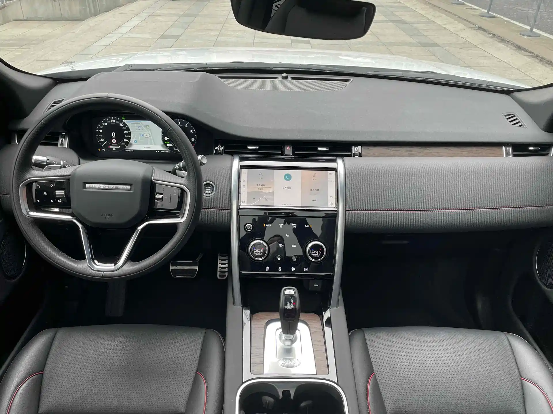 صورة 8 - Land Rover Discovery Sport PHEV