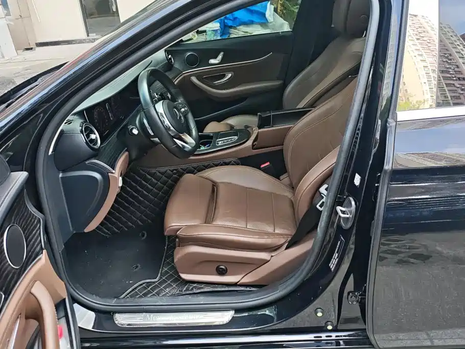 Фото 9 - Mercedes-Benz E-Class