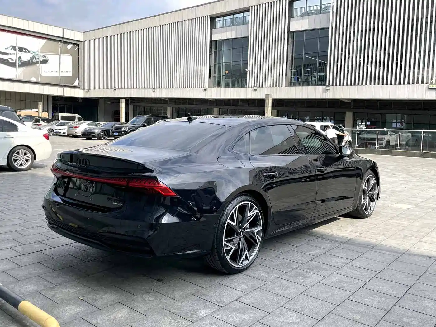 Audi A7L 2024 45 TFSI quattro S-line Black Warrior Edition фото 6