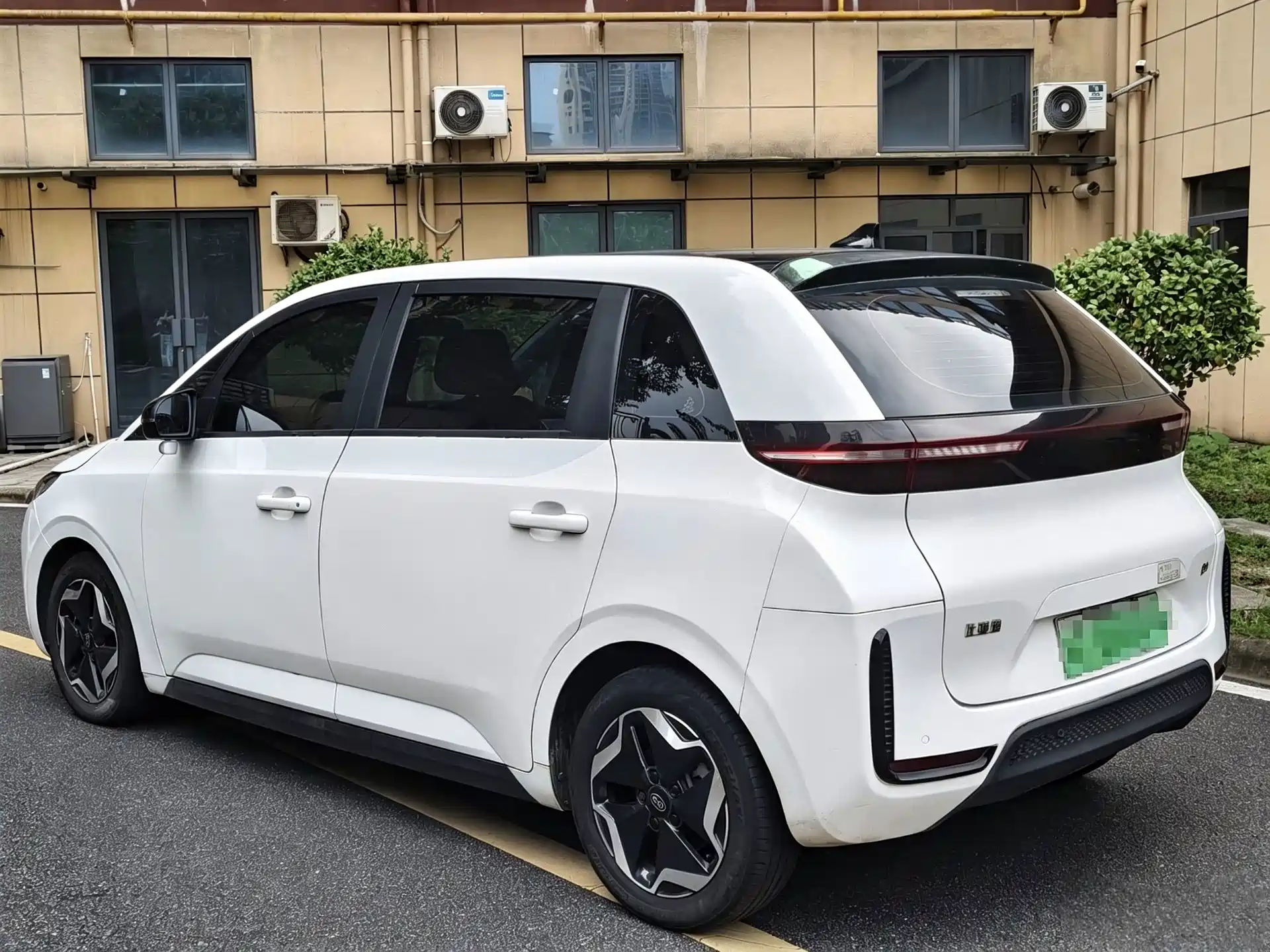 Фото 4 - BYD D1