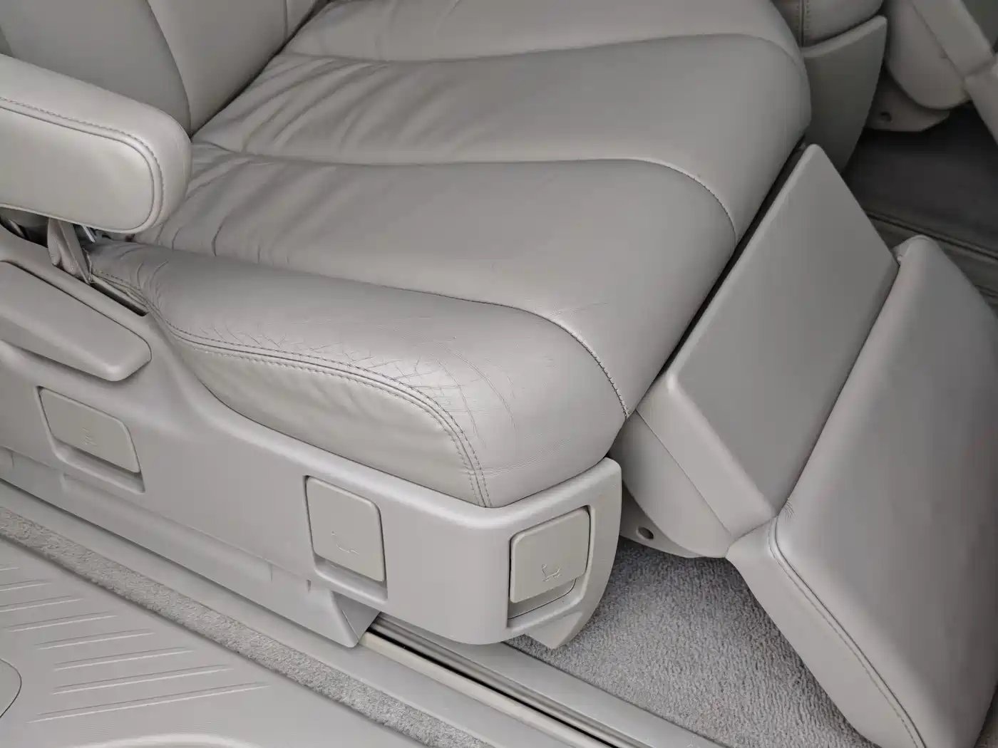 Toyota Previa 2007 3.5L 7-Seater Luxury фото 16