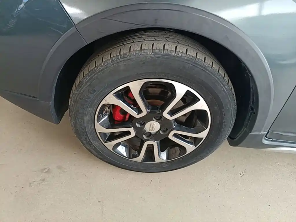 Фото 23 - Geely Vision X3