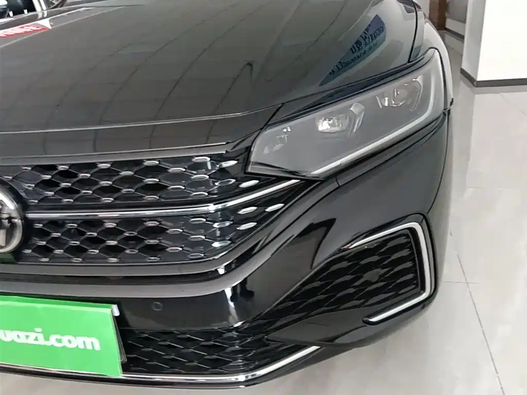 Volkswagen Passat 2025 Outstanding 380TSI Starlight Dragon Soaring Edition фото 24