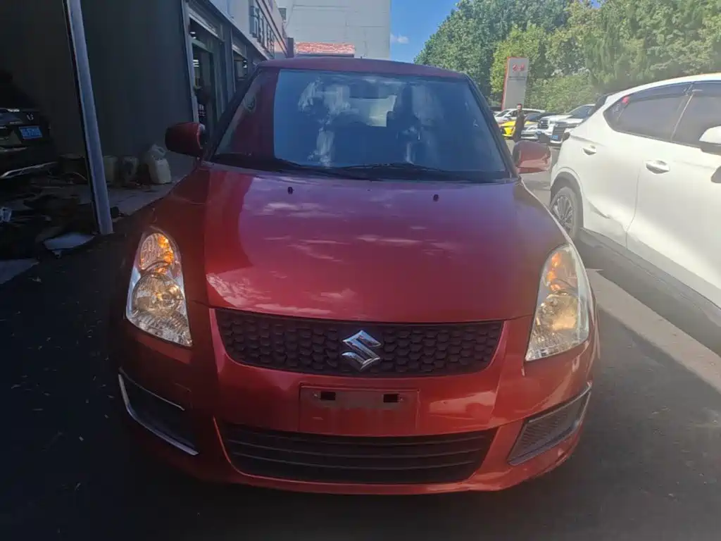 Фото 3 - Suzuki Swift