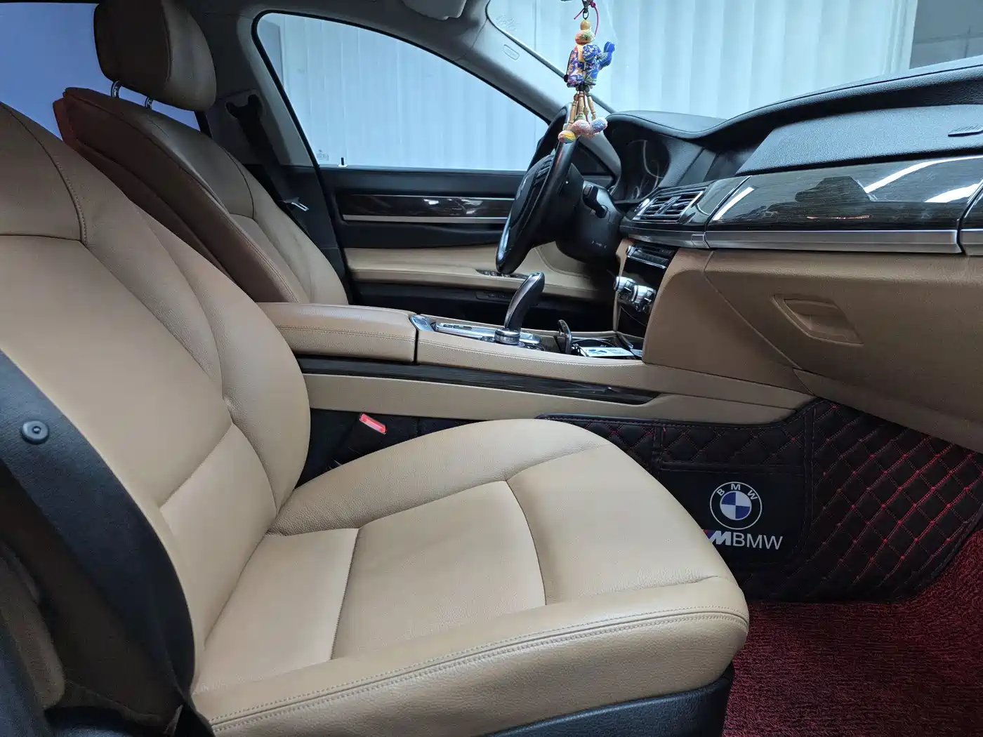 BMW 7 Series 2009 Model 740Li Leading Edition фото 7