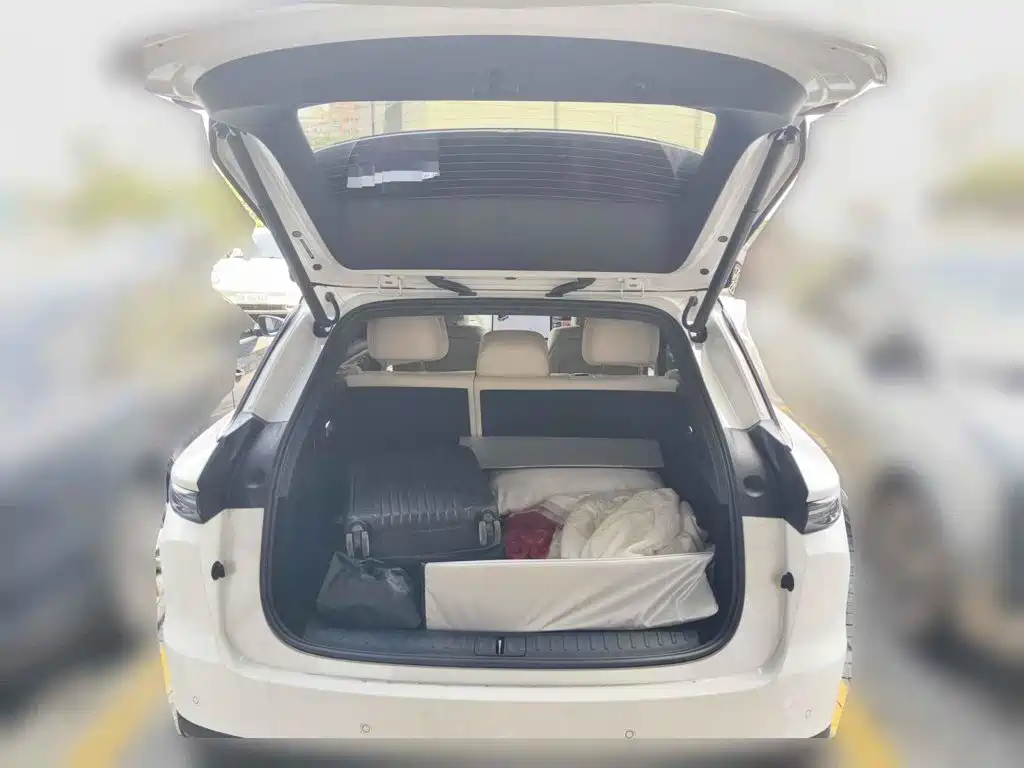 Li Auto i6 2026 2025 2WD Base Model