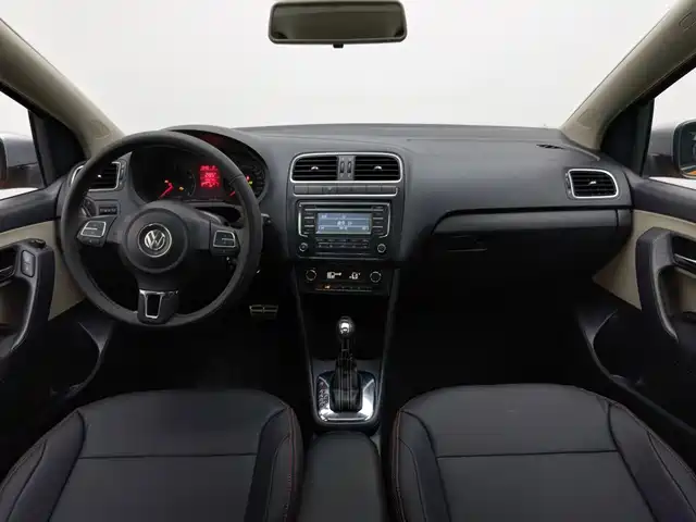 Volkswagen Polo 2012 1.6L Cross Polo AT — фото 5