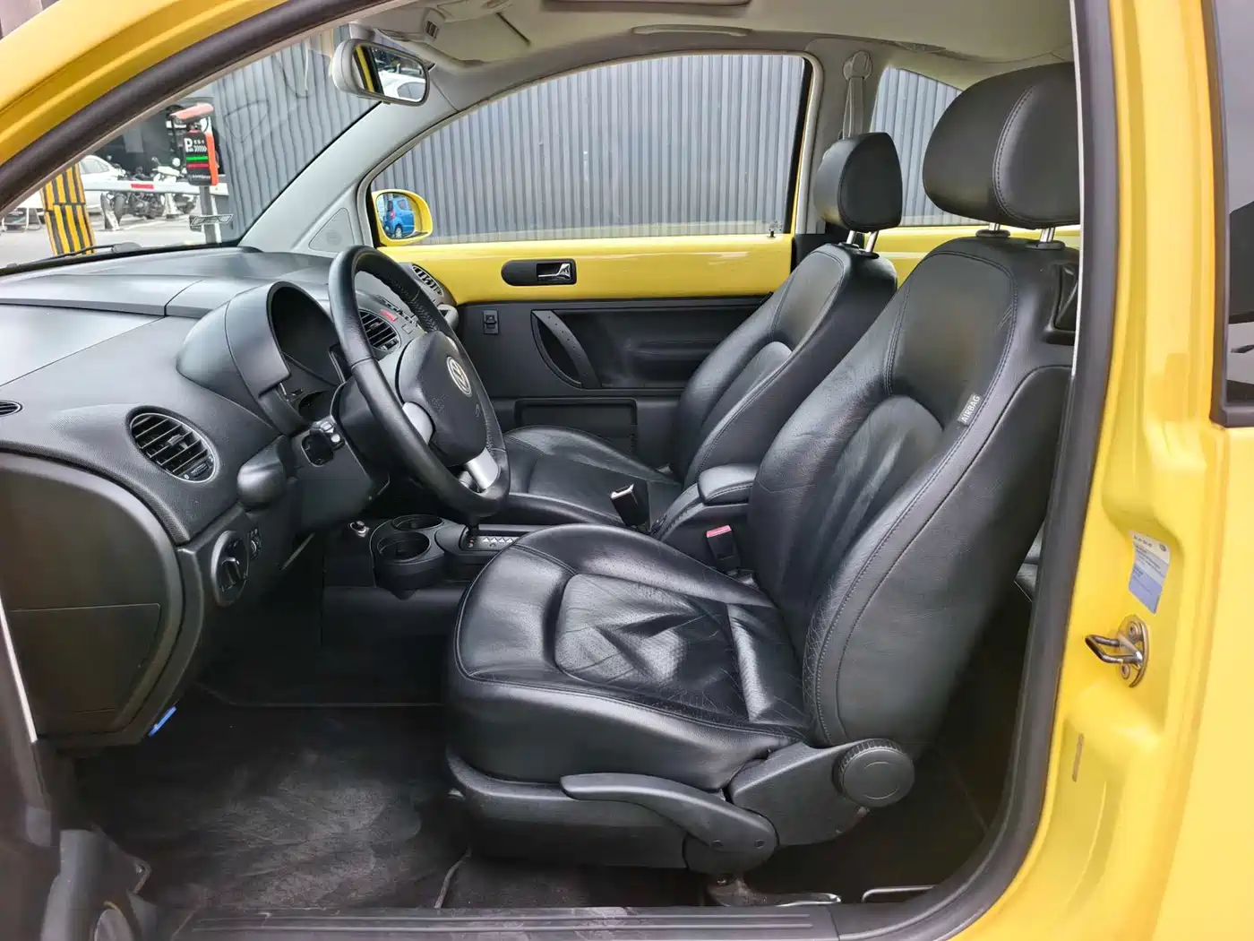 Volkswagen Beetle 2008 1.8T AT Luxury фото 9