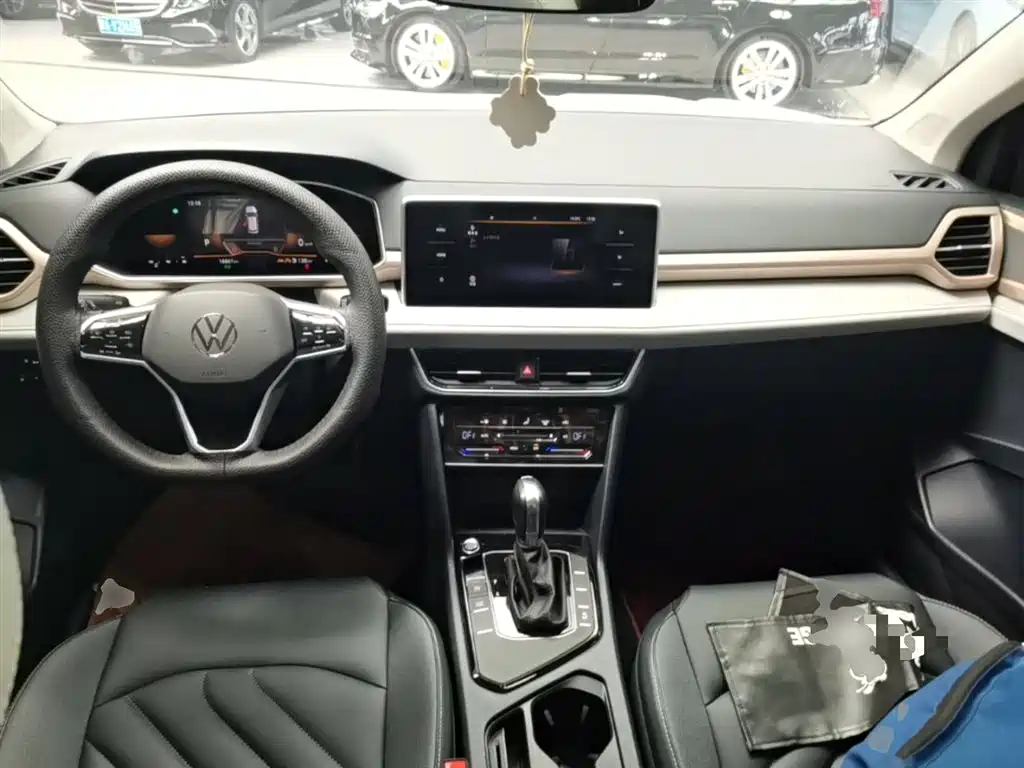 Volkswagen Tharu 2023 300TSI 2WD Bright Moon Edition фото 10