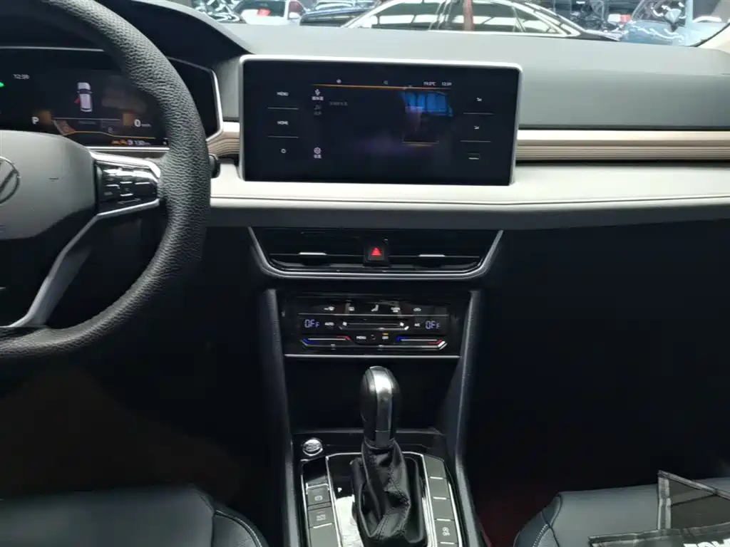 Volkswagen Tharu 2023 300TSI 2WD Bright Moon Edition фото 13