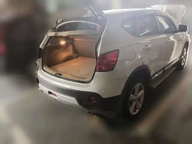 Nissan Qashqai 2013 2.0XV Xuan CVT 2WD — фото 2