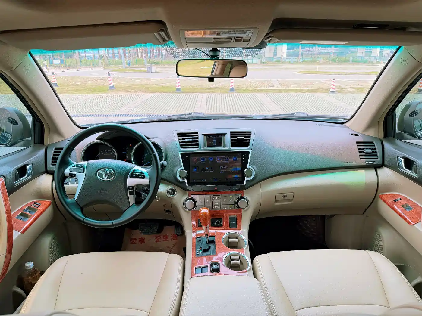 Toyota Highlander 2012 2.7L 2WD 7-Seater Luxury Edition фото 11