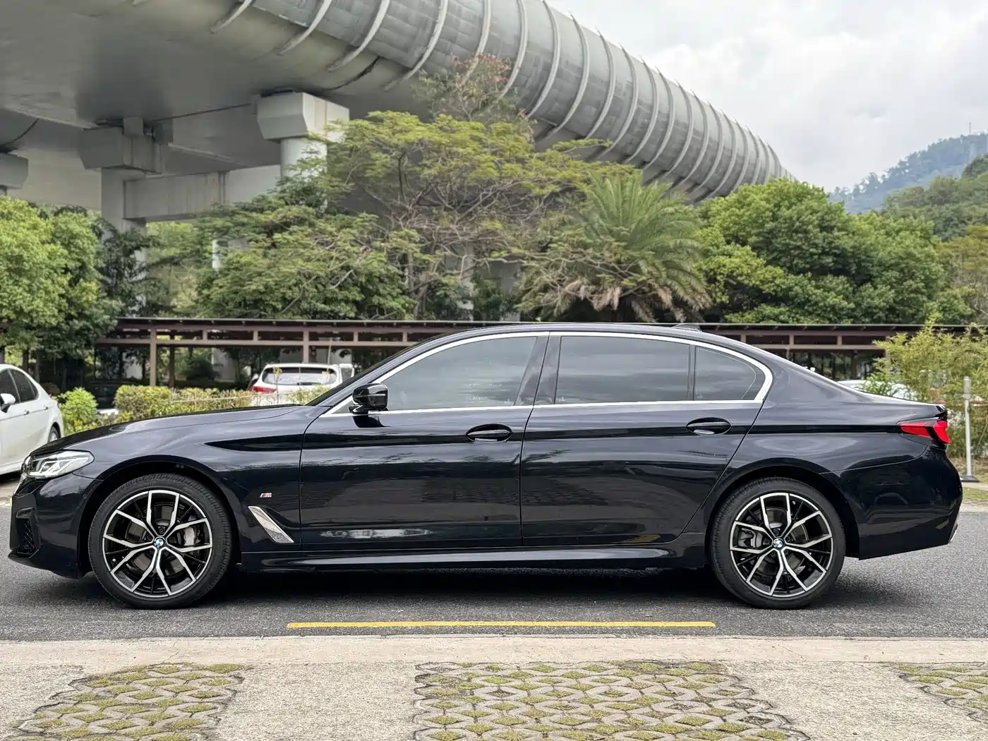 BMW 5 Series 2023 Facelift 530Li Premium M Sport Package фото 4