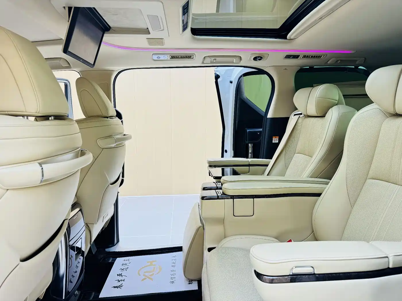 Toyota Vellfire 2021 Crown Hybrid 2.5L HV Premium Edition фото 12