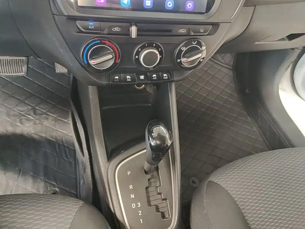 Hyundai Verna 2017 1.4L Auto Jump Edition (China V) фото 14