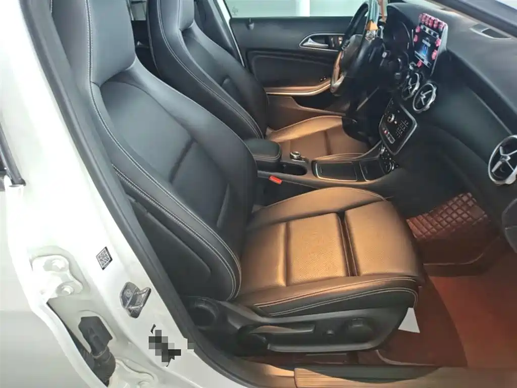 Mercedes-Benz GLA 2018 GLA 200 Dynamic фото 25