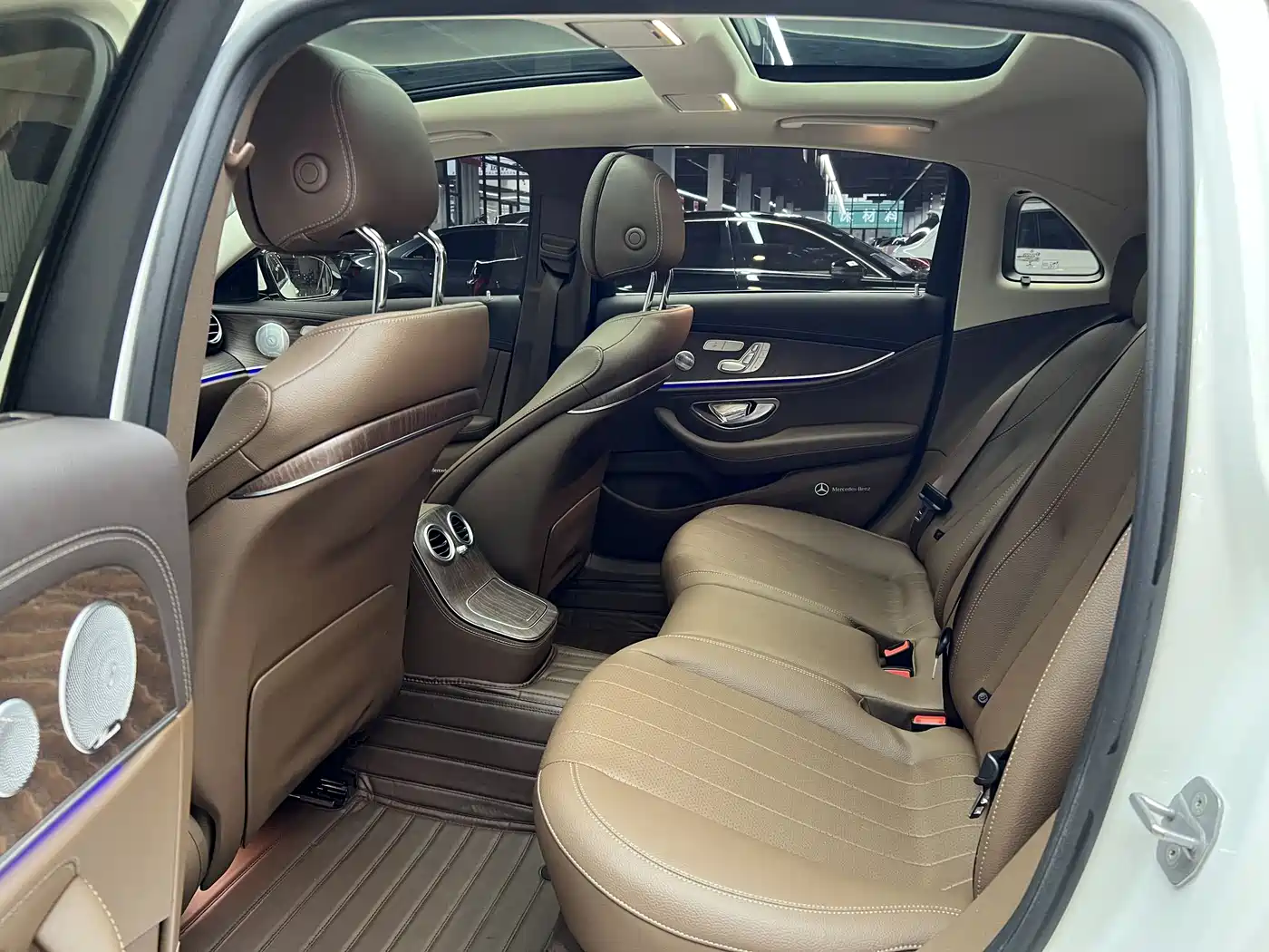 Mercedes-Benz E-Class 2021 E 300 L Luxury фото 16