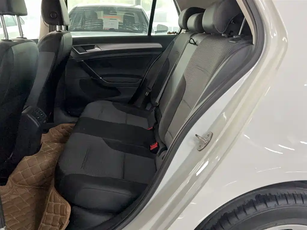 Volkswagen Golf 2018 1.6L Automatic Comfort фото 17