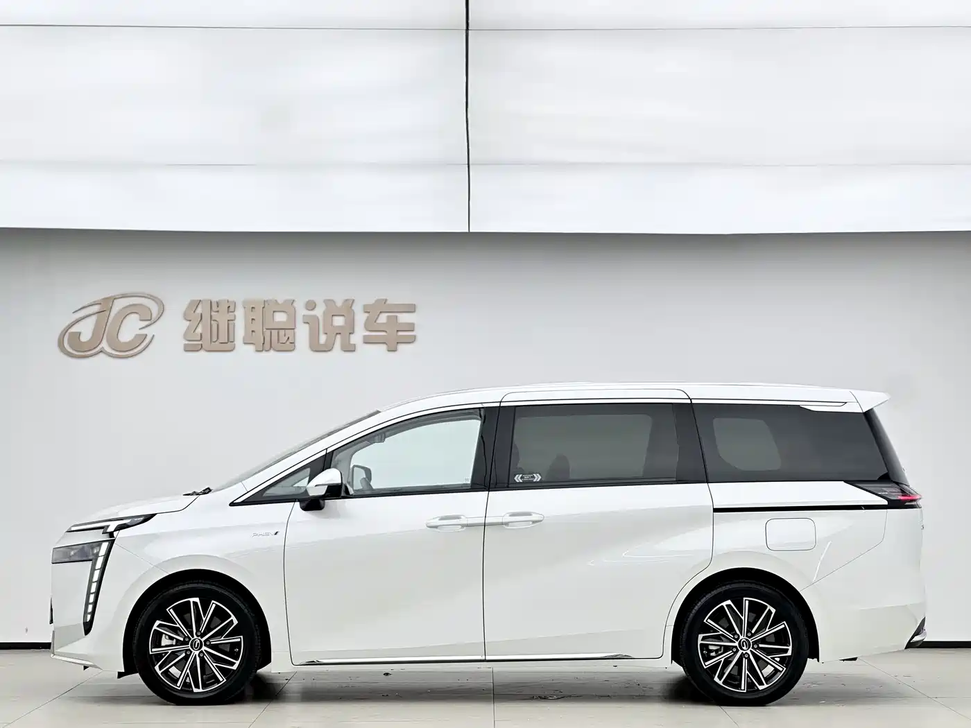 GAC Trumpchi Trumpchi E8 NEV 2024 150km Soaring Dragon Glory Edition фото 2