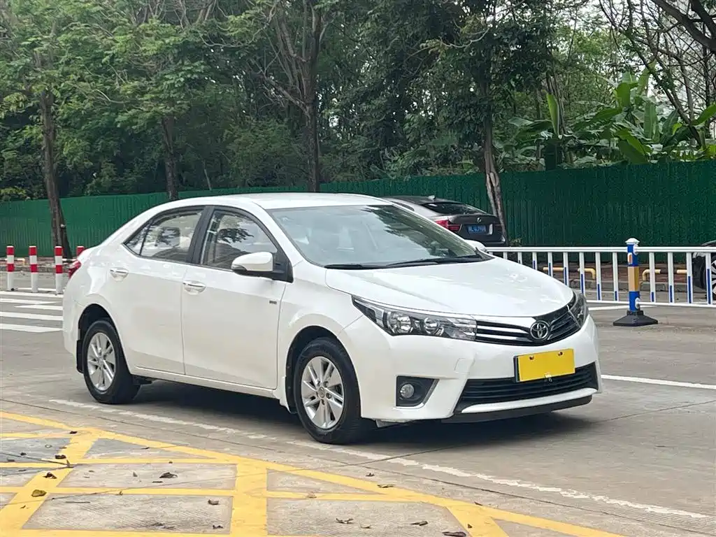 Toyota Corolla 2014 1.6L CVT GL фото 3