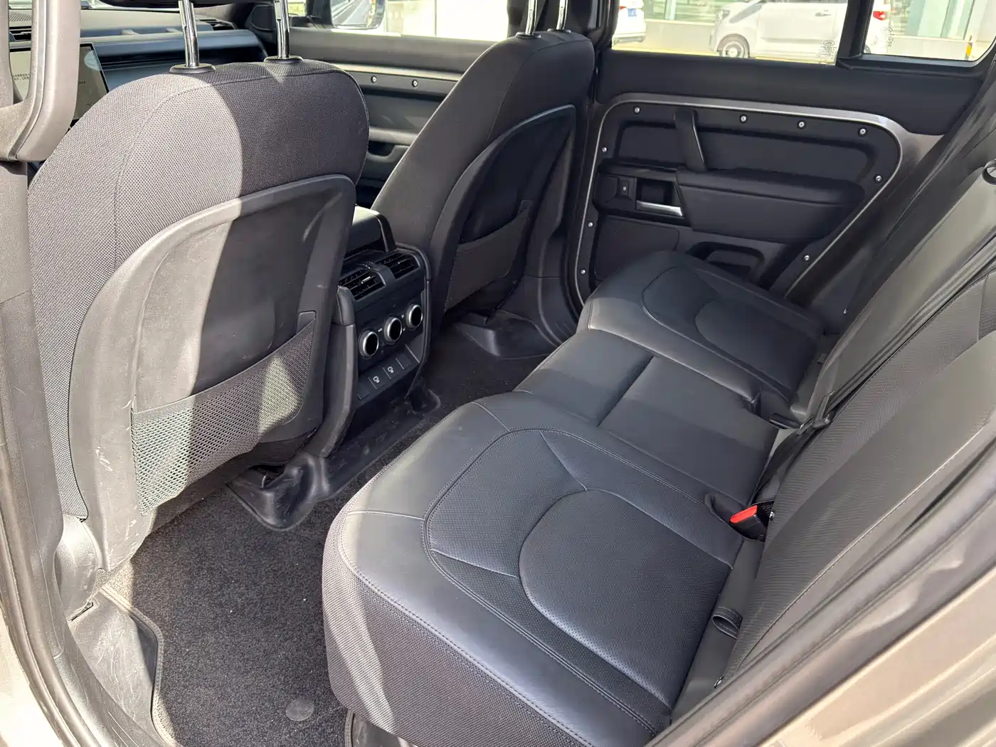Land Rover Defender 2025 110 3.0T P400 X фото 12