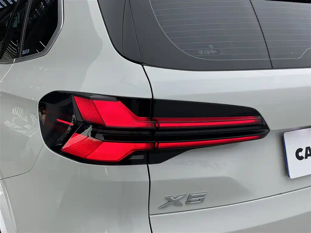 BMW X5 2023 xDrive 30Li M Sport Package фото 12