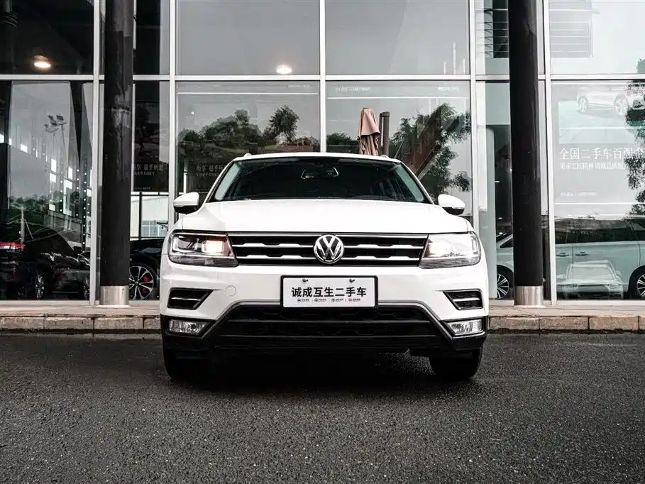 Volkswagen Tiguan L 2017 330TSI Automatic 2WD Comfort Edition фото 2