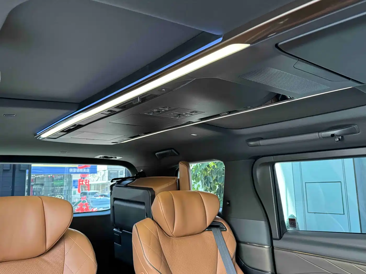 Toyota Vellfire 2024 Crown Hybrid 2.5L Executive Premium Edition фото 17