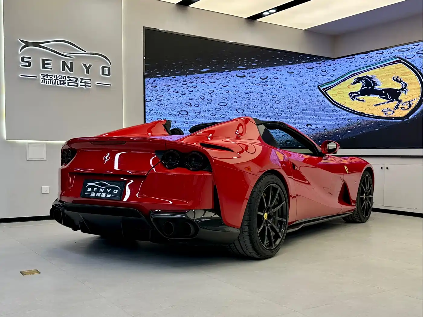 FERRARI 812