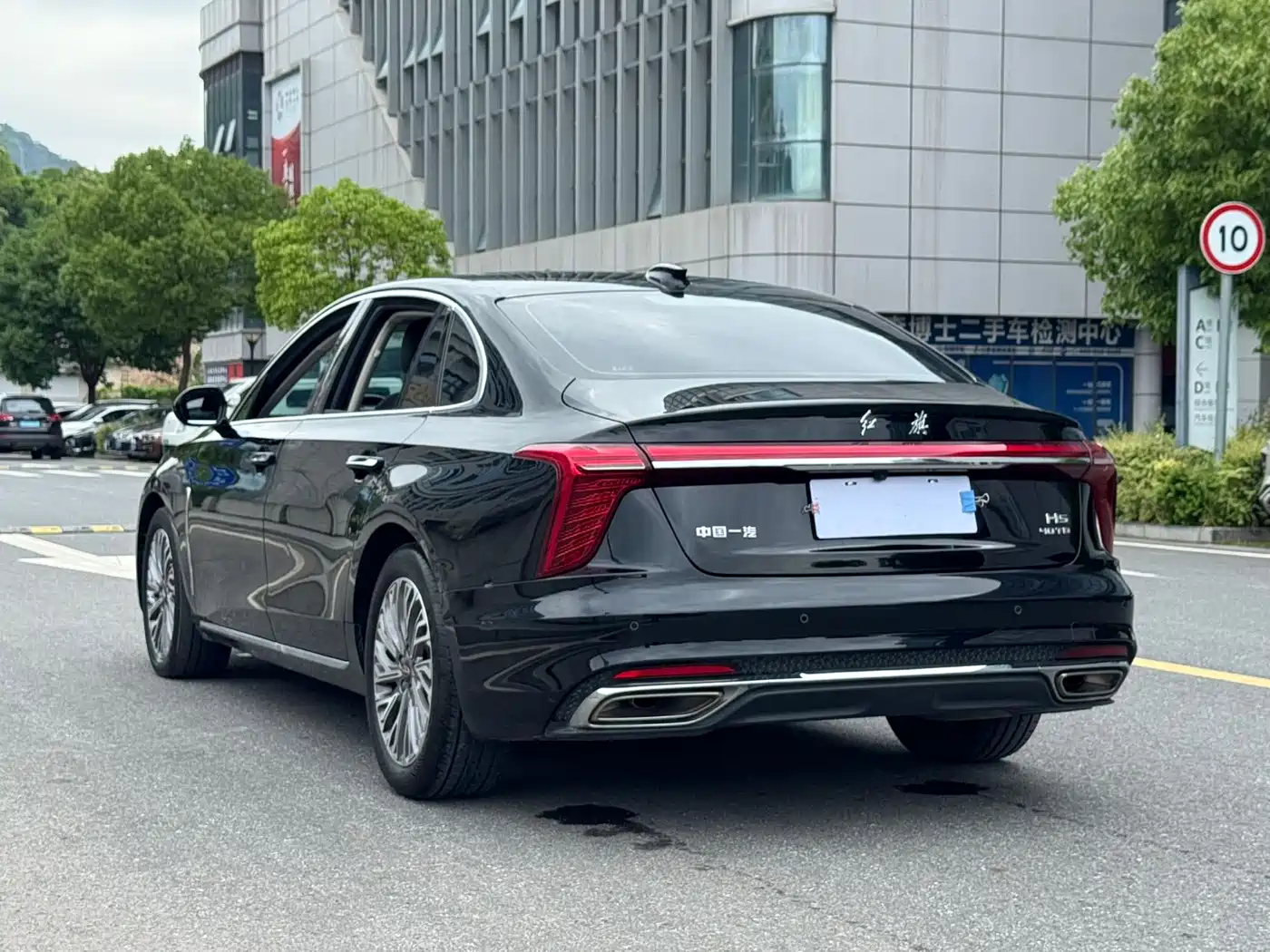 Hongqi H5 2023 2.0T Auto Smart Connect Flag Comfort фото 6