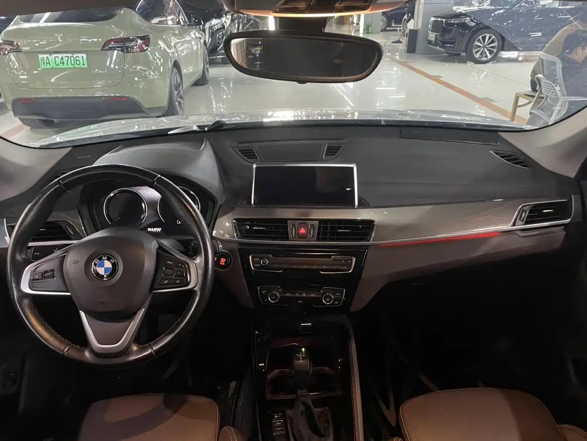 BMW X1 2019 xDrive20Li Premium Model фото 9