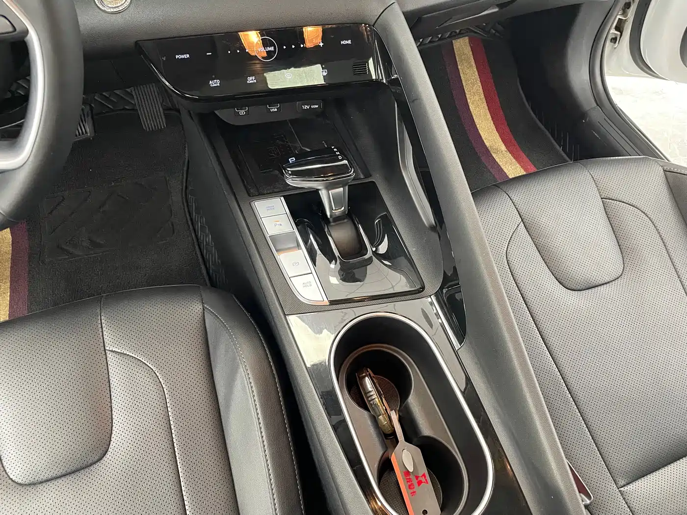 Hyundai Elantra 2022 1.5L CVT LUX Premium Edition фото 11