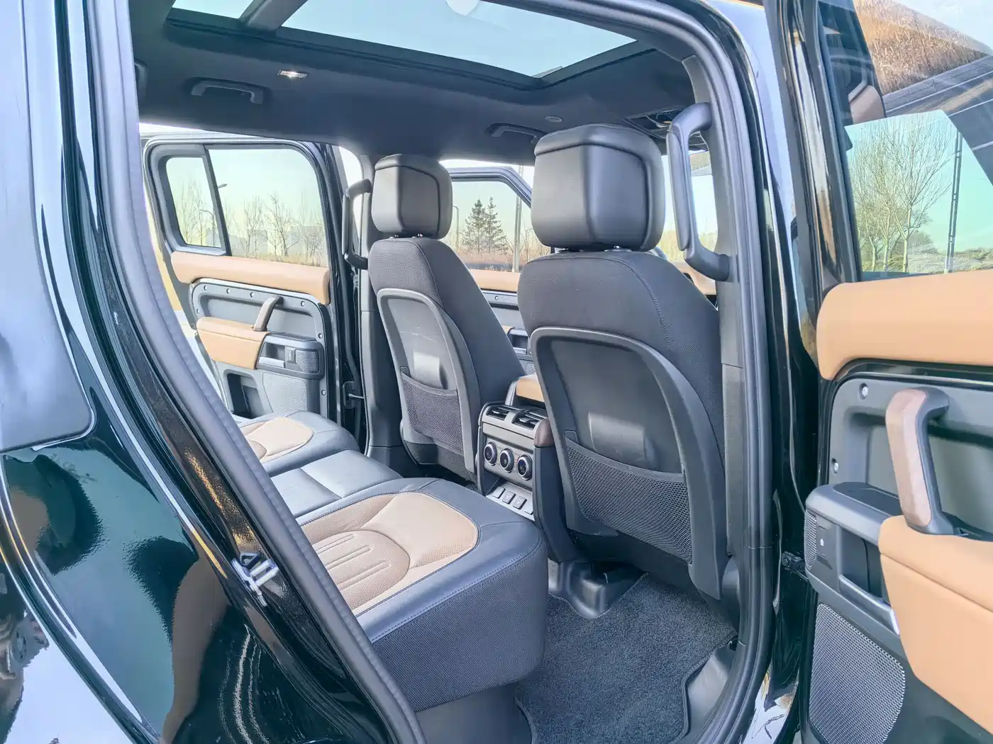 Land Rover Defender 2024 110 3.0T P400 X фото 15