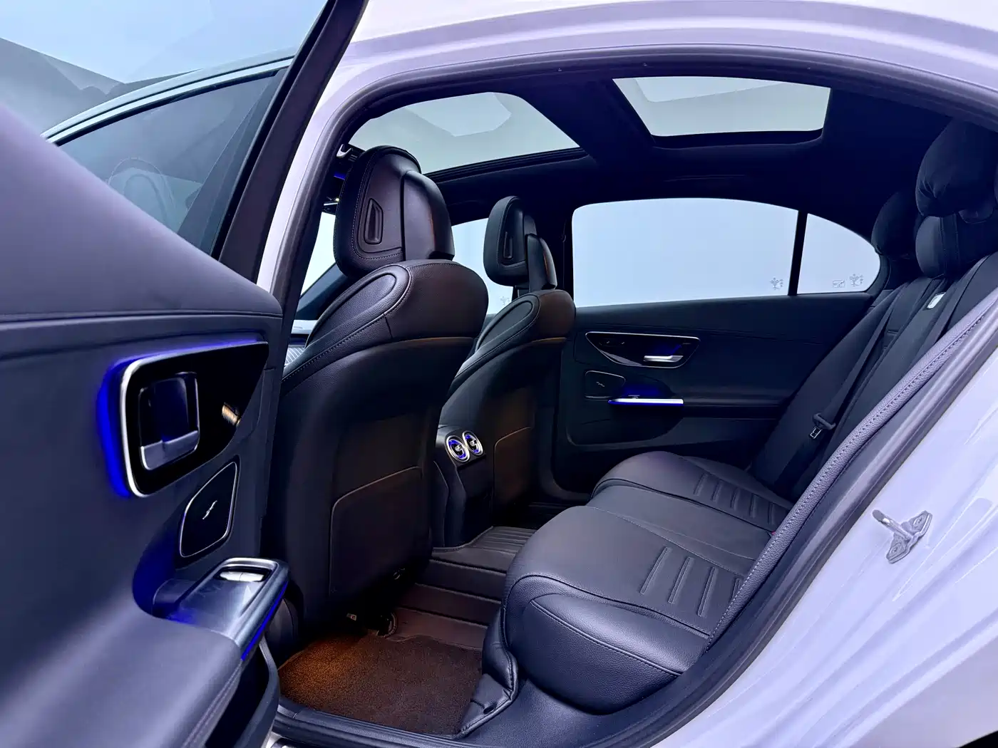 Mercedes-Benz C-Class 2023 Facelift C 260 L Sport Edition фото 6