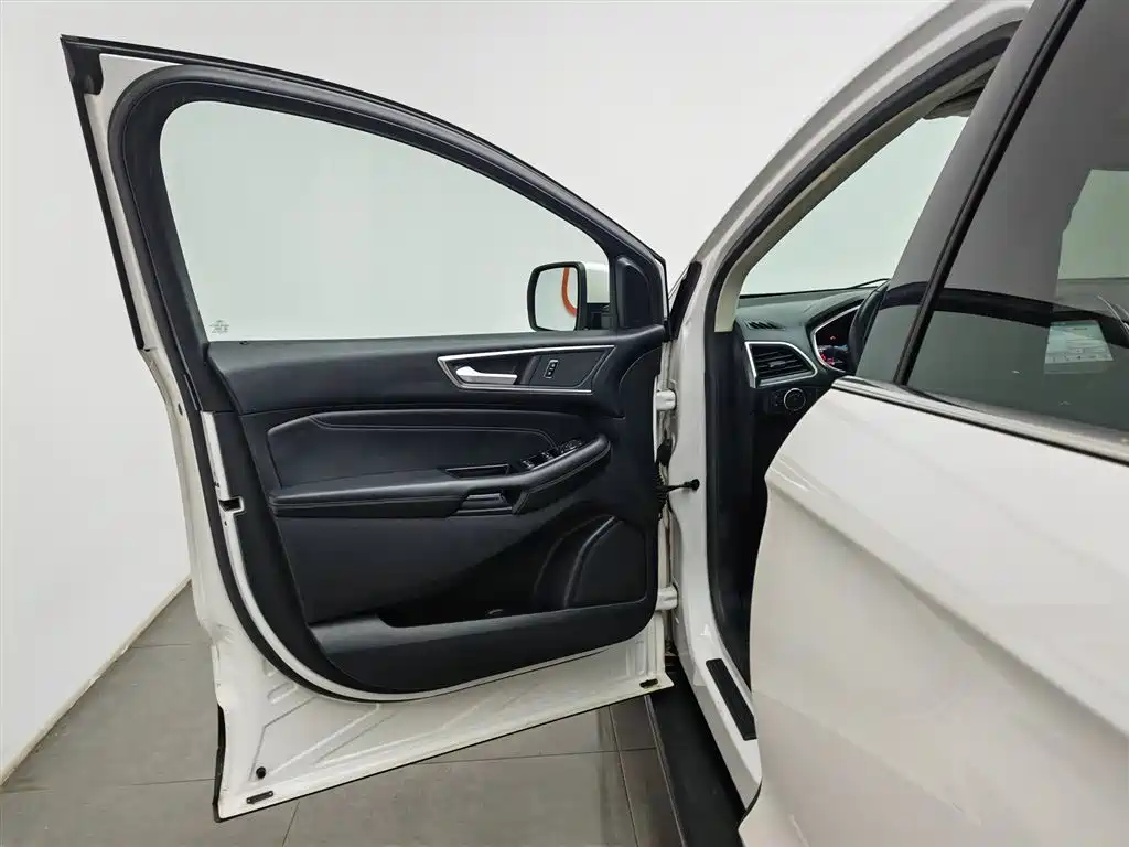 Фото 8 - Ford Edge