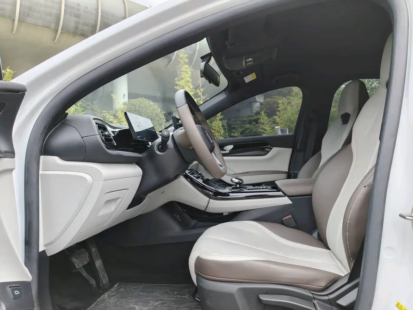 BYD Qin PLUS 2024 Glory Edition DM-i 55KM Leading фото 14