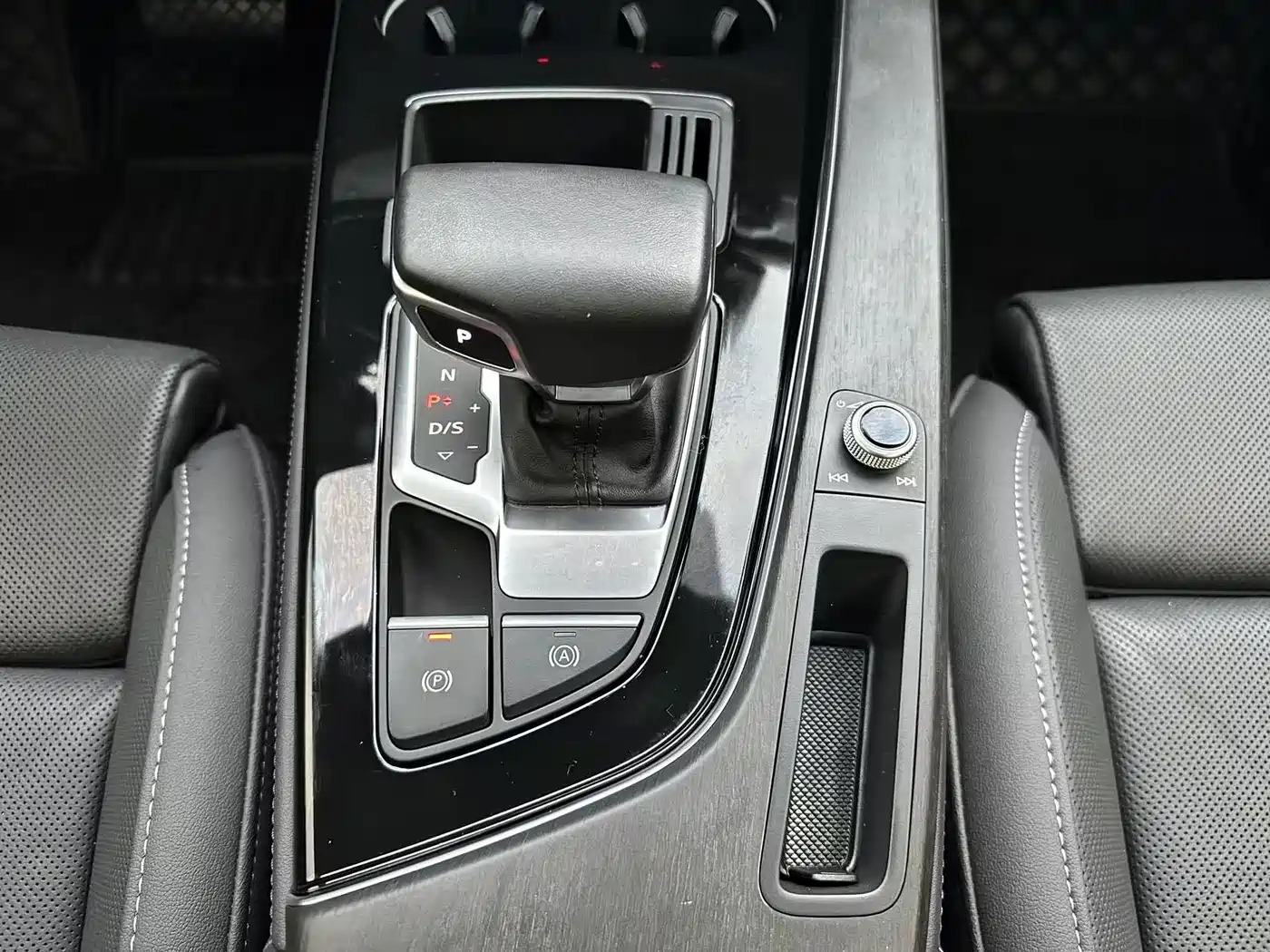 Audi A4L 2023 40 TFSI Luxury Sport фото 8