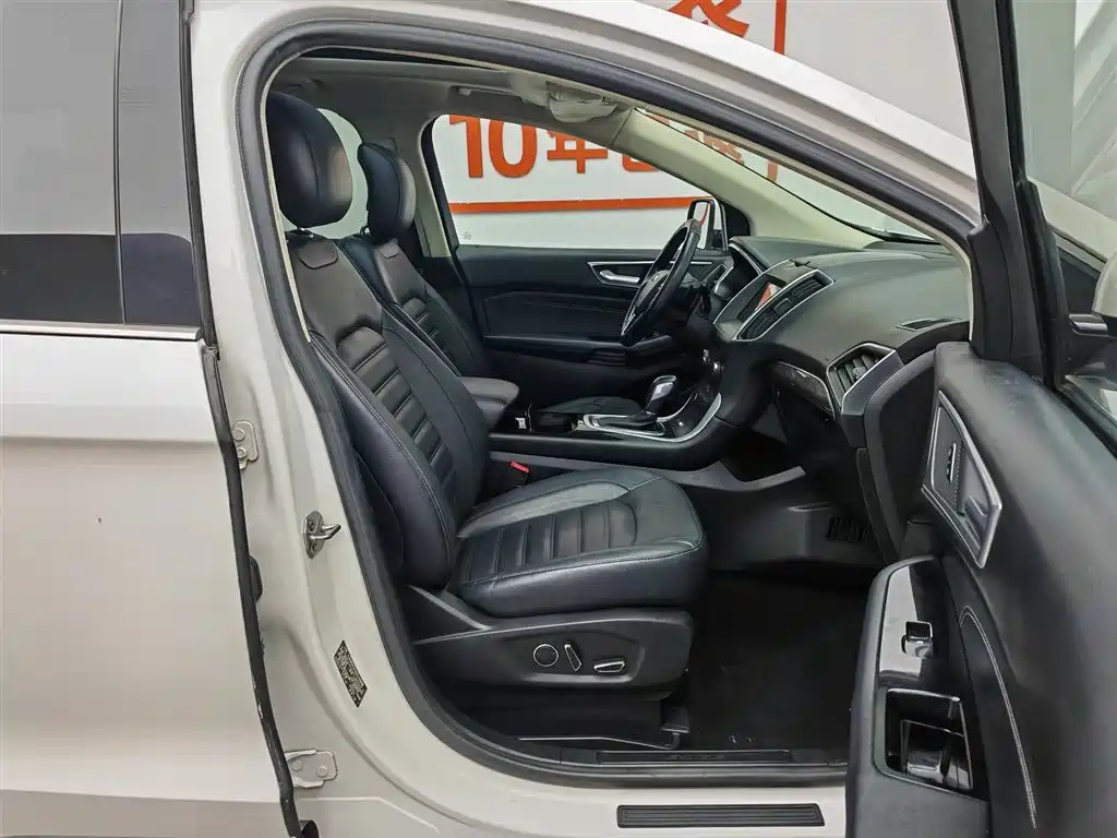 Фото 23 - Ford Edge