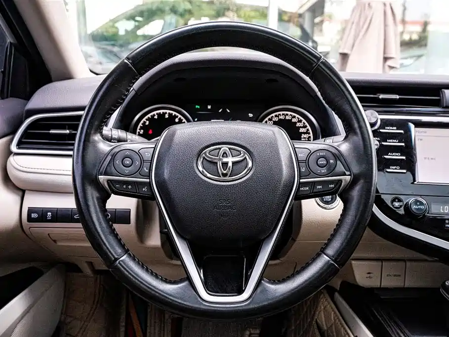 Toyota Camry 2018 2.0G Luxury Edition фото 10