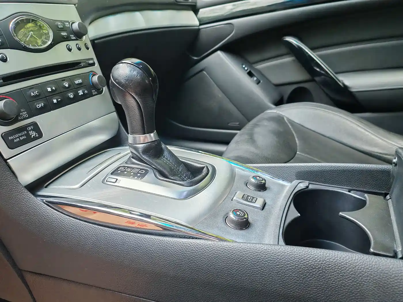 Infiniti M Series 2011 M37 фото 13