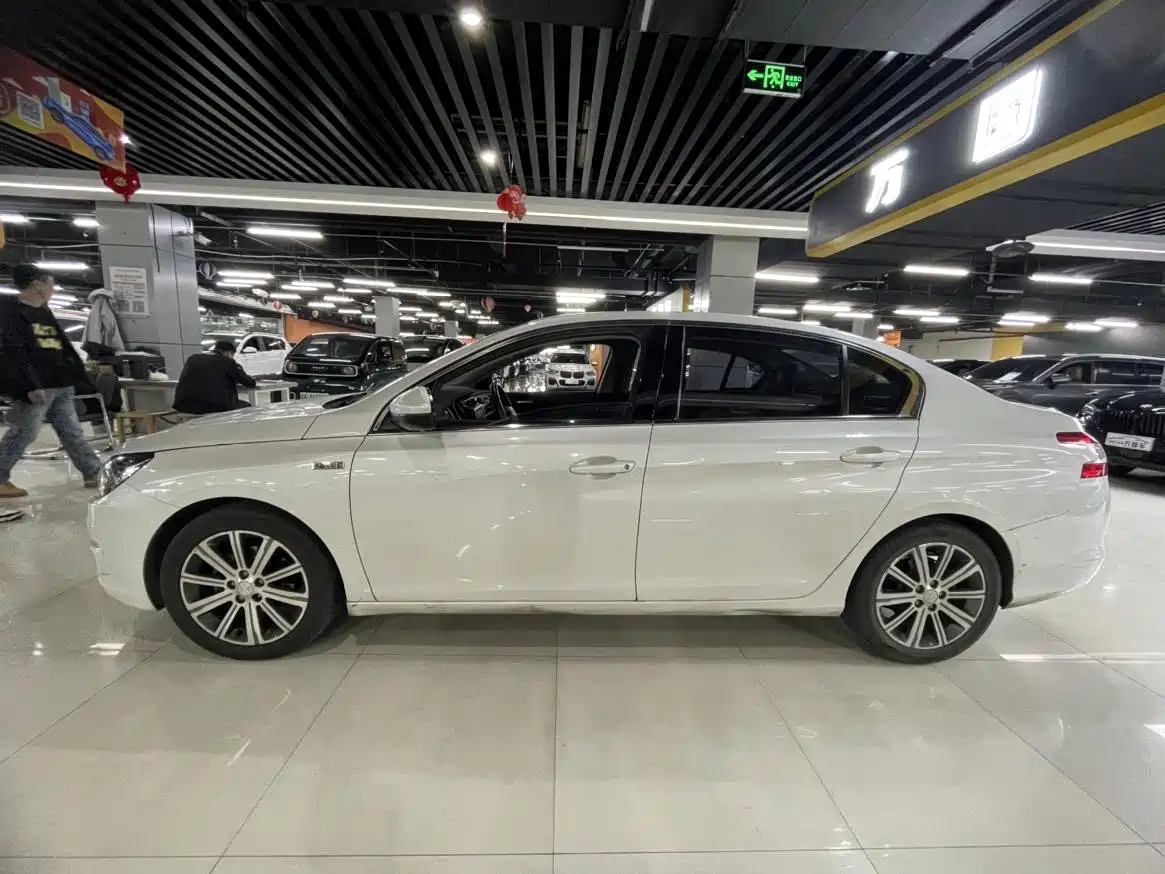 Peugeot 408 2015 Model 1.2T Automatic Luxury Edition фото 5