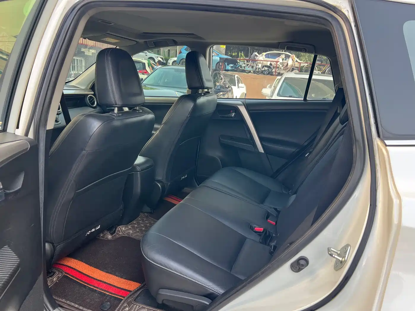 Toyota RAV4 Rongfang 2015 2.0L CVT 4WD Pioneer Edition фото 13