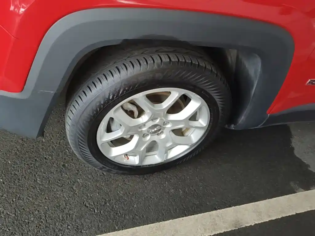 Photo 23 - Jeep Renegade