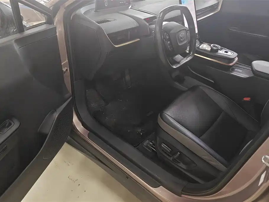 Toyota bZ3 2023 616km Long Range Premium фото 9