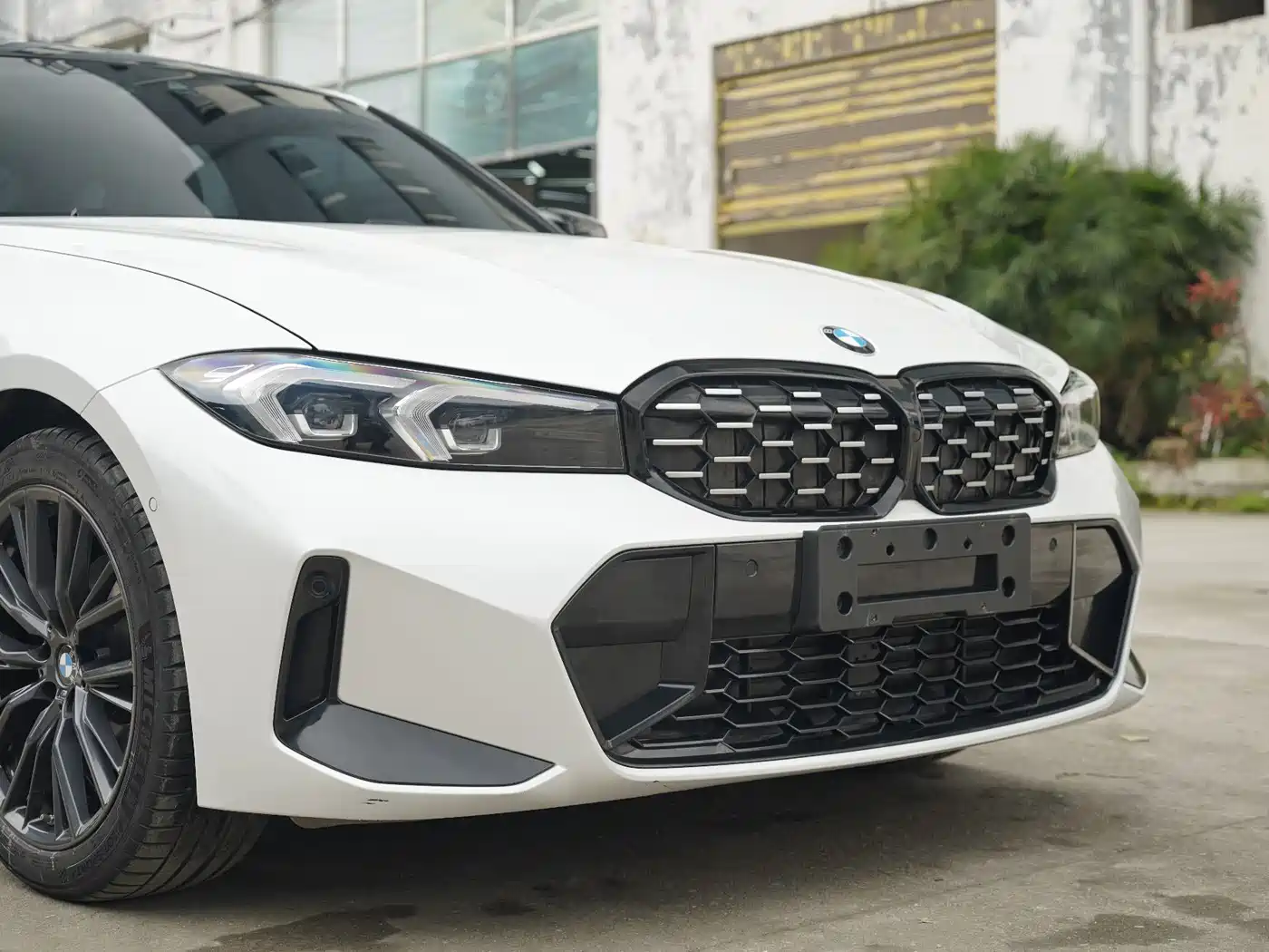 BMW 3 Series 2024 325Li M Sport Package фото 10