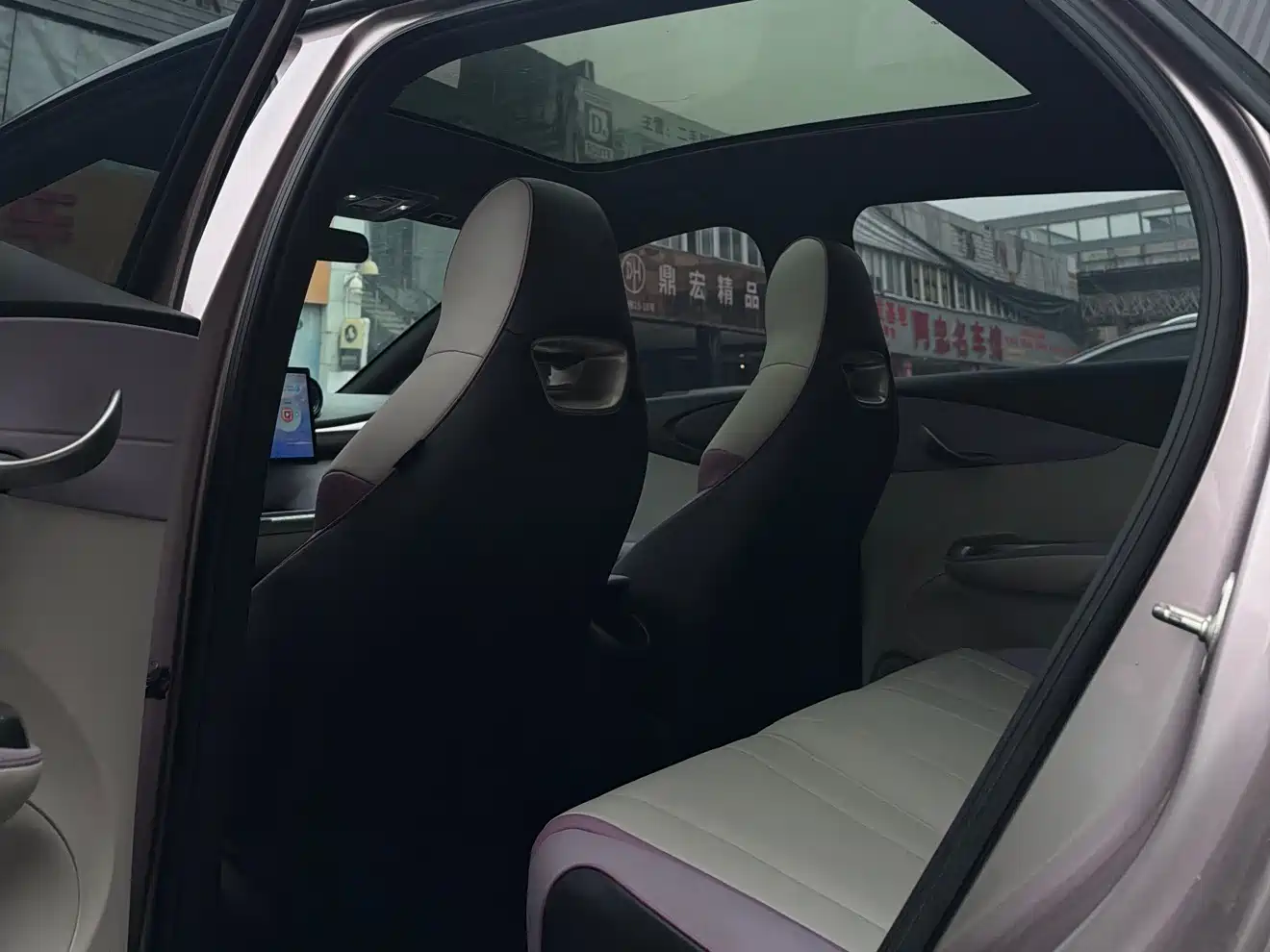 BYD Dolphin 2021 401km Knight Edition фото 6