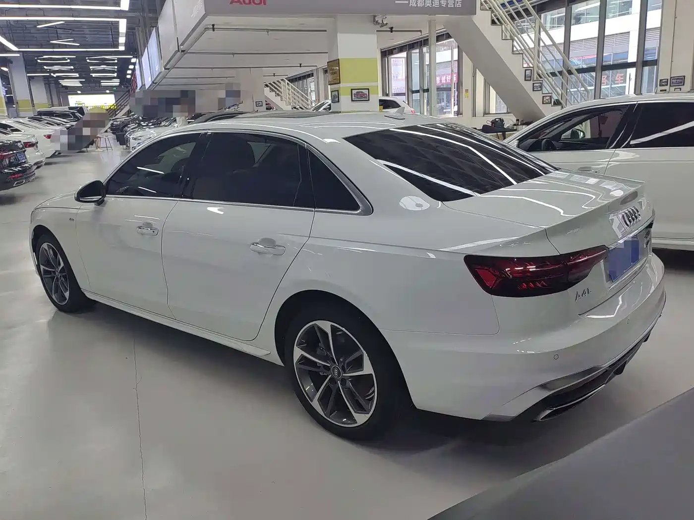 Фото 13 - Audi A4L